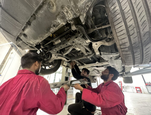 فحص وصيانة السيارات